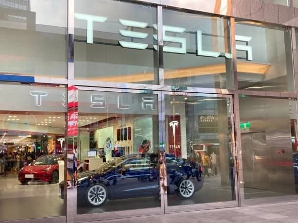 玉山銀瞄準TESLA 準車主，推出綠色貸款購車方案。劉家瑜攝影