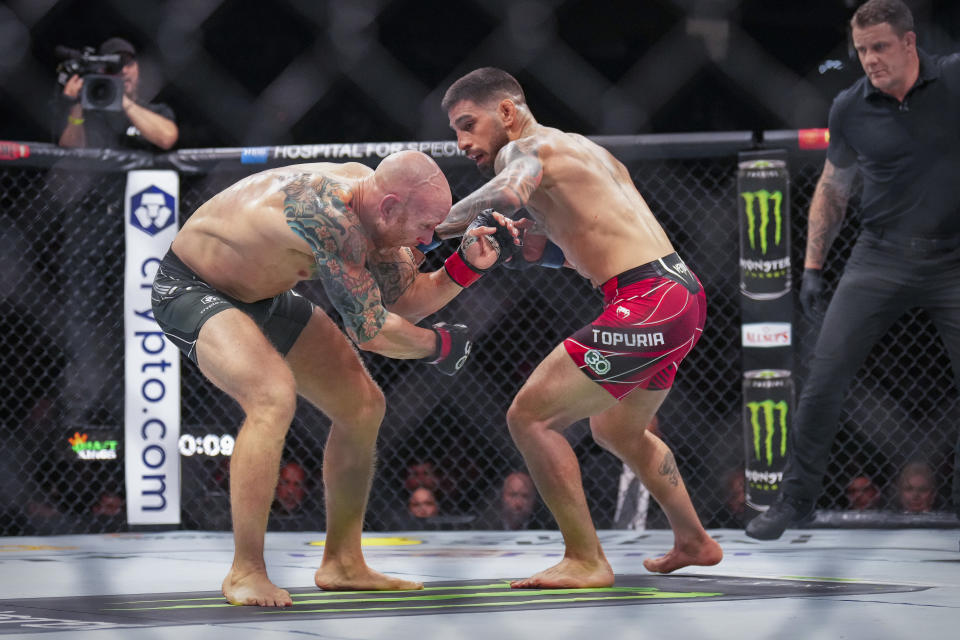 Josh Emmett (red gloves) fights Ilia Topuria (blue gloves) in a featherweight bout during UFC Fight Night at VyStar Veterans Memorial Arena. (David Yeazell, USA TODAY Sports)