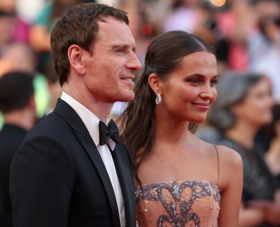 Michael Fassbender and Alicia Vikander smiling on red carpet