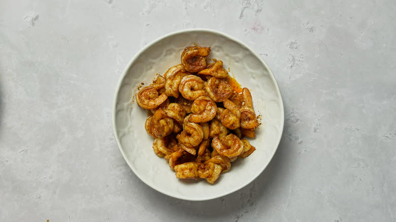 cooked shrimp in ceramic bowl