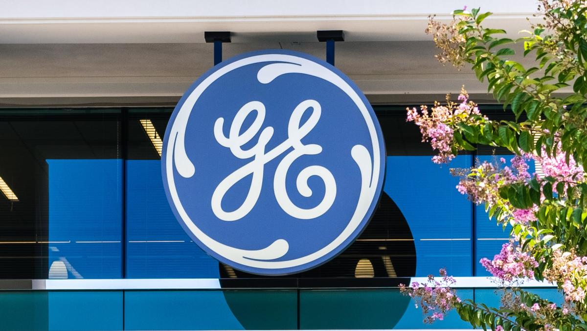 GE outperforms projections, gears up for planned split later in 2021