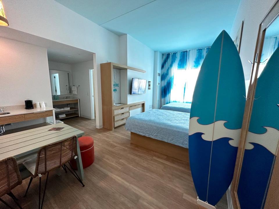 A room inside Universal's Endless Summer Resort – Surfside Inn and Suites hotel.