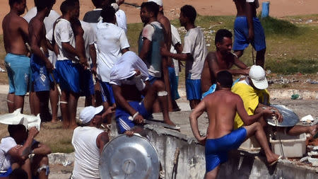 Inmates are seen during an uprising at Alcacuz prison in Natal, Rio Grande do Norte state, Brazil, January 19, 2017. REUTERS/Josemar Goncalves