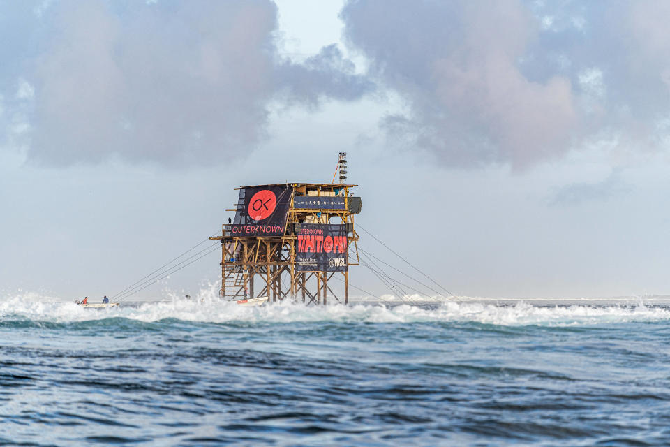 La tour des juges pour l’Outerknown Tahiti Pro 2022, à Teahupo’o, en Polynésie française. 