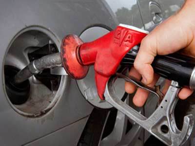 <p>Motorists urged to fill up on fuel</p>