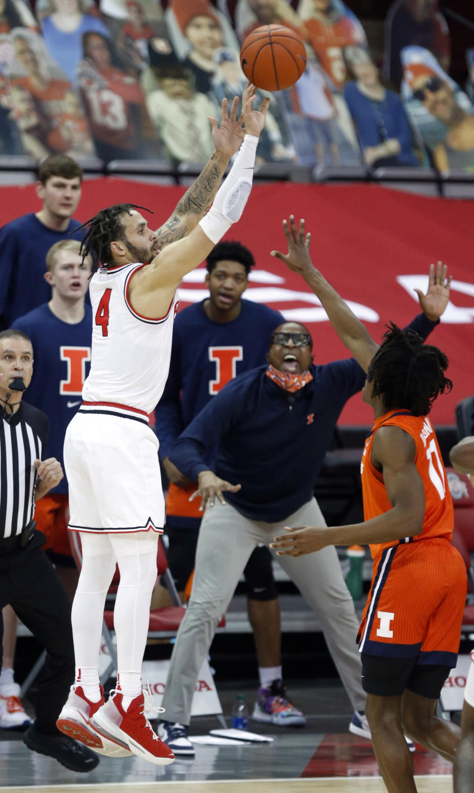 Ohio State guard Duane Washington, left, goes up to shoot against Illinois guard Ayo Dosunmu during the first half of an NCAA college basketball game in Columbus, Ohio, Saturday, March 6, 2021. (AP Photo/Paul Vernon)