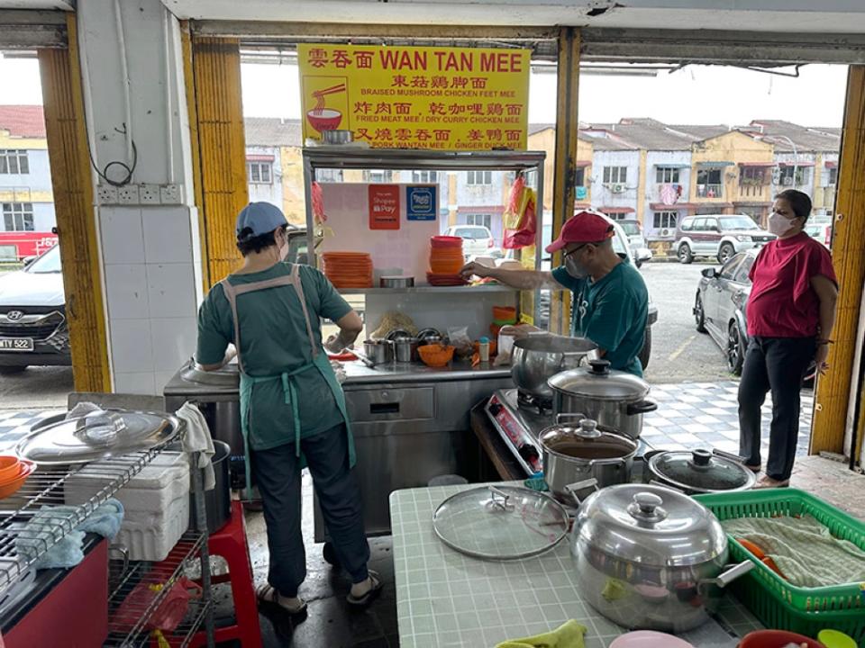 The stall offers various toppings for their 'wantan' mee