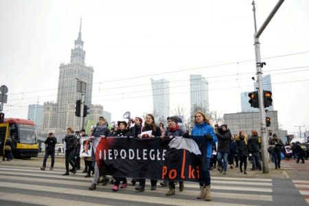 People gather to protest against plans to further restrict abortion laws in Warsaw, Poland March 23, 2018.  Agencja Gazeta/Maciek Jazwiecki via REUTERS