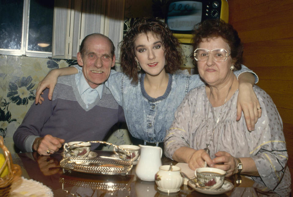 Céline Dion with parents Adhemar und Thérèse (ullstein bild via Getty Images)