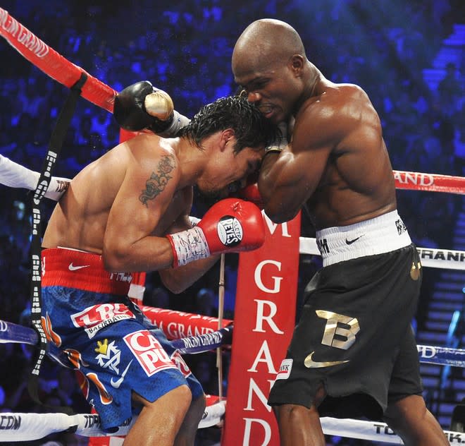 Timothy Bradley (R) Of The US Attempts AFP/Getty Images