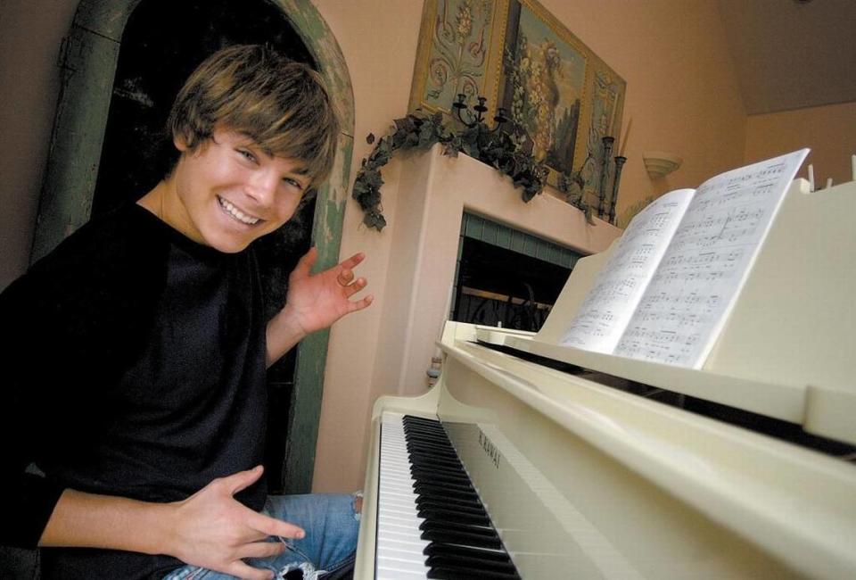 Zac Efron poses for a photo in his childhood home in Arroyo Grande in 2006. Laura Dickinson/ldickinson@thetribunenews.com