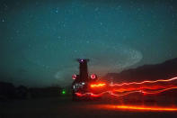 FILE PHOTO: Paratroopers from Chosen Company of the 3rd Battalion (Airborne), 509th Infantry board a waiting CH-47 Chinook helicopter as they begin a helicopter assault mission at Combat Outpost Herrera in Afghanistan's Paktiya Province, July 15, 2012. REUTERS/Lucas Jackson