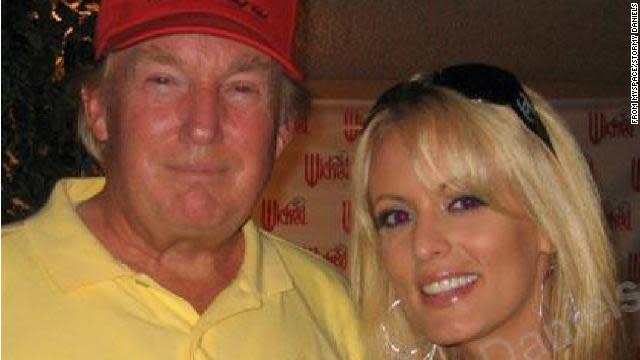 Donald Trump y Stormy Daniels, en una foto de hace más de 10 años. (Archivo Yahoo)