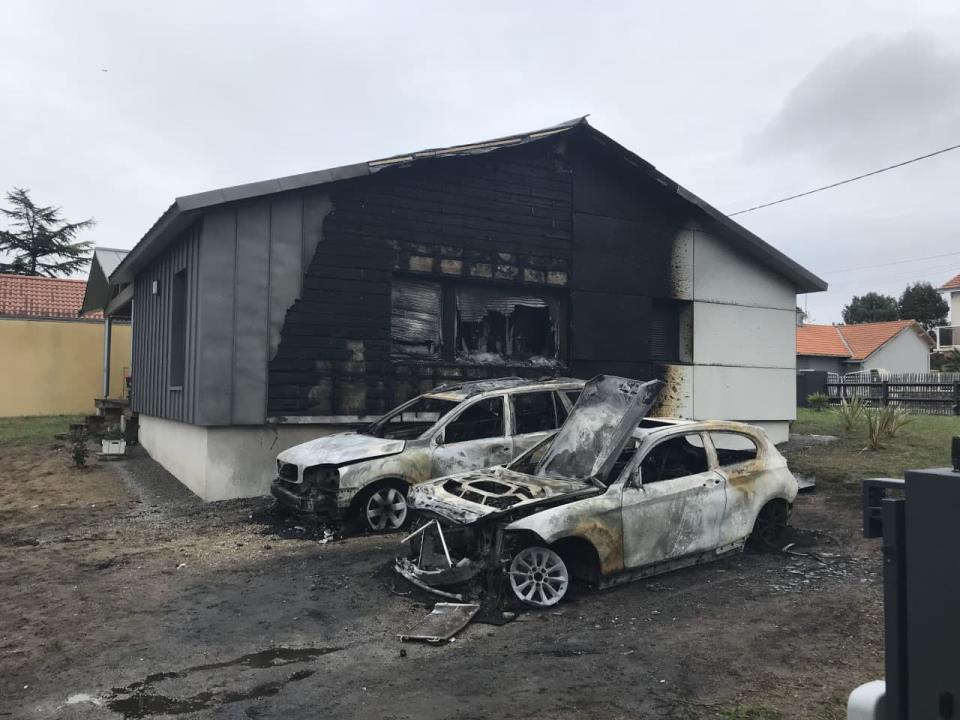 La maison et les voitures incendiées du maire de Saint-Brévin-les-Pins et de sa compagne. - Yannick Morez