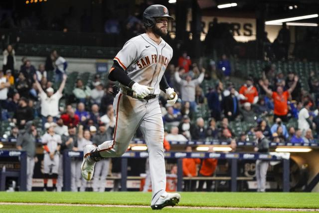 González hits 1st MLB HR, Giants beat Brews to wrap up trip