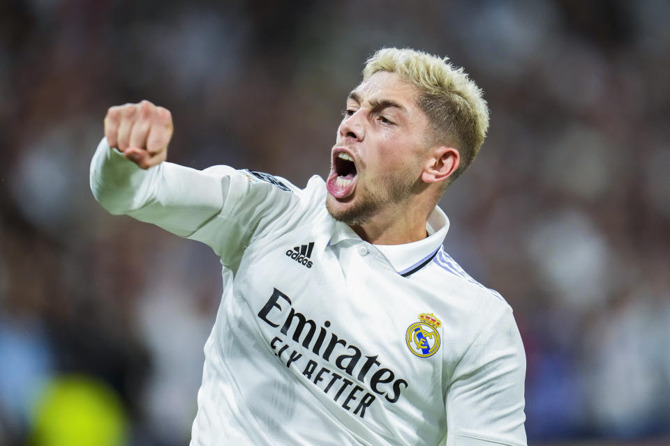 El uruguayo Federico Valverde, del Real Madrid, festeja luego de anotar el primer tanto frente a Leipzig en un encuentro de la Liga de Campeones, disputado el miércoles 14 de septiembre de 2022 (AP Foto/Manu Fernández)