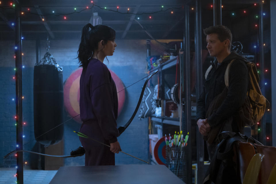 (L-R): Kate Bishop (Hailee Steinfeld) and Hawkeye/Clint Barton (Jeremy Renner) in Marvel Studios' HAWKEYE, exclusively on Disney+. (Photo by Chuck Zlotnick.)