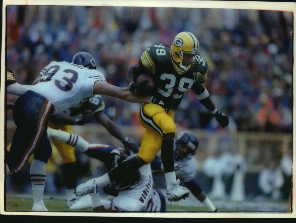 Green Bay Packers running back Darrell Thompson returned a kickoff for a touchdown in 1990.