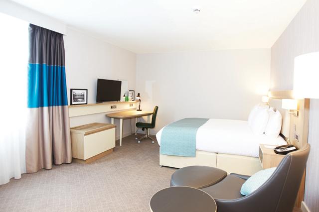 Holiday Inn Manchester City Centre bedroom