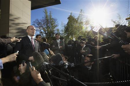 British Foreign Secretary William Hague speaks to the press following his meeting with U.S. Secretary of State John Kerry at the Iran nuclear talks in Geneva, November 9, 2013. REUTERS/Jason Reed