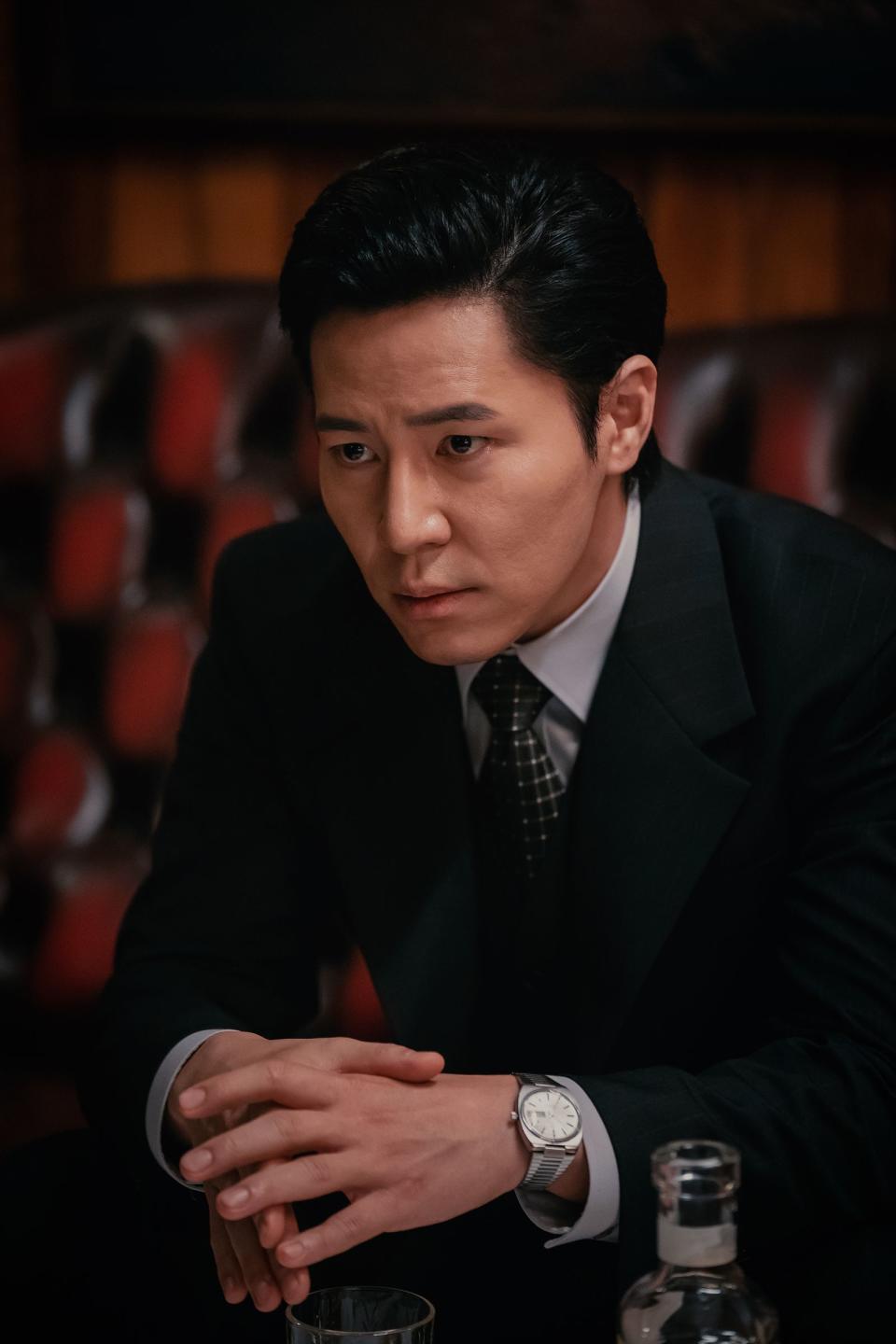 「小迷糊」李奎炯飾演性格深沉的野心政治家姜成民，參考《教父》的艾爾帕西諾。（Disney+提供）