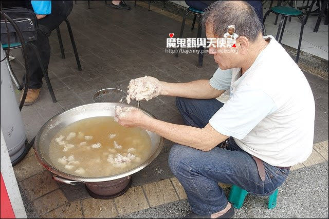 《小姑食記》捷運板南線/龍山寺站美食~萬華火車站附近 阿萬油飯四神湯