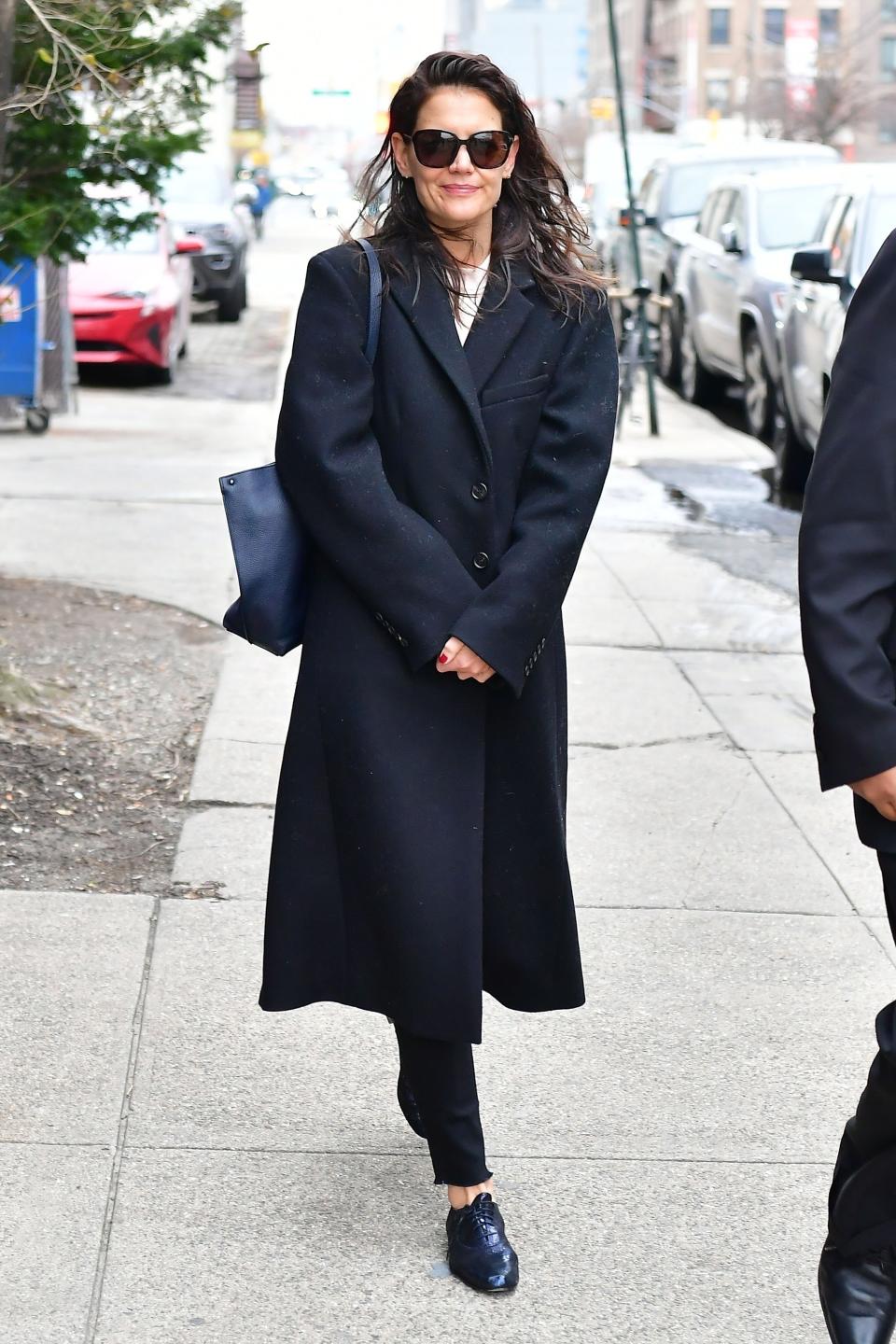 <h1 class="title">Katie Holmes shares a smile in NY</h1><cite class="credit">Photo: Backgrid</cite>