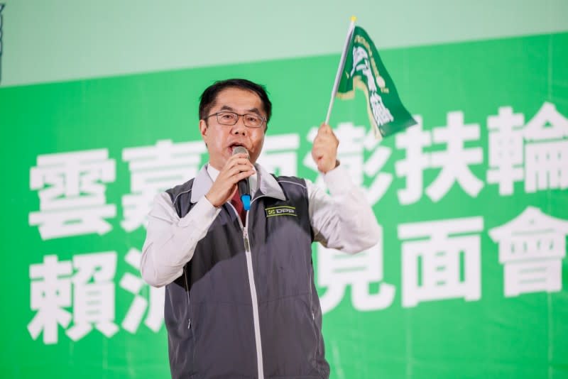 <cite>台南市長黃偉哲治理無能，才會造成登革熱疫情失控，確診超過9000例，比起第二高的雲林415例，竟然相差22倍。（賴清德競選辦公室提供）</cite>