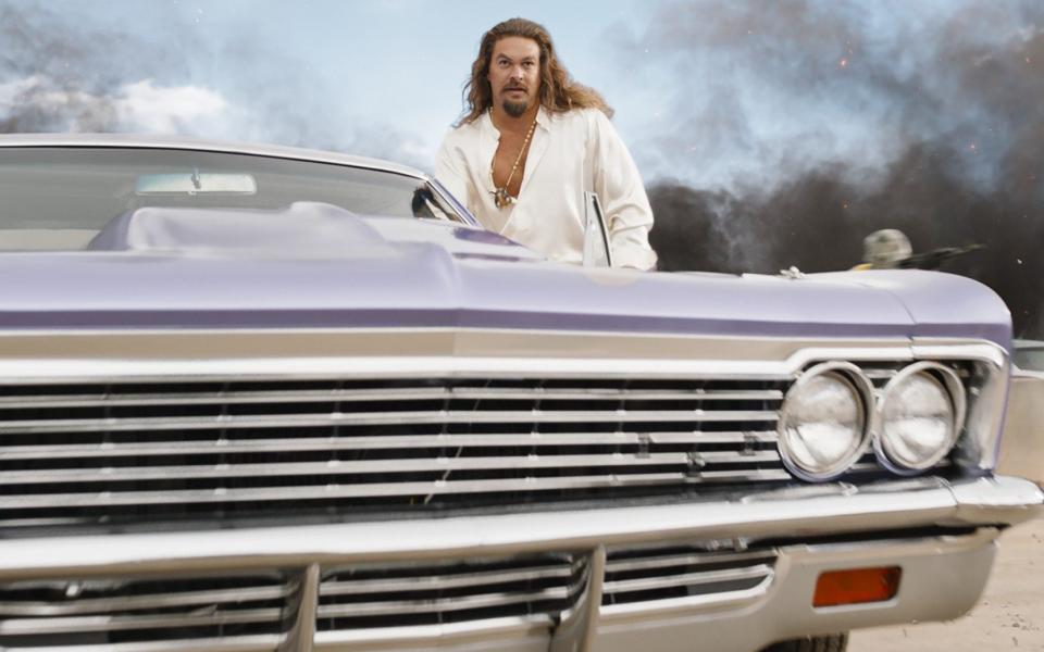 Jason Momoa with his purple Chevrolet Impala - Universal Pictures