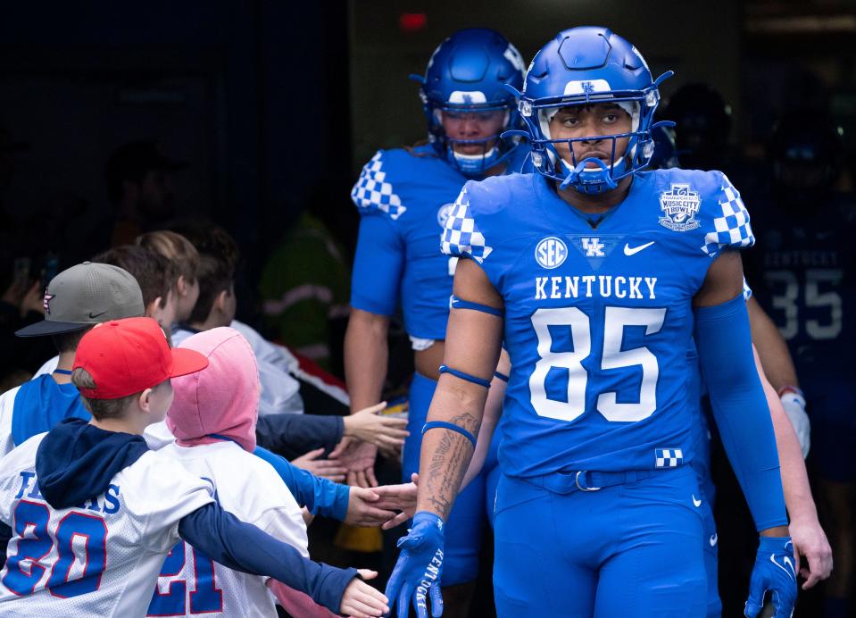 Kentucky tight end Jordan Dingle (85) takes the field with teammates before the TransPerfect Music City Bowl against Iowa at Nissan Stadium Saturday, Dec. 31, 2022, in Nashville, Tenn. 