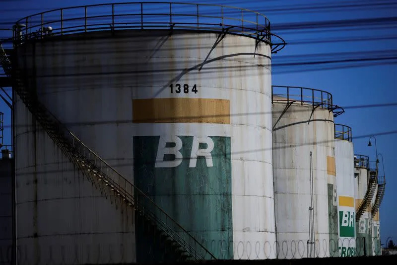 Petrobras lowers gasoline prices at Brazilian refineries