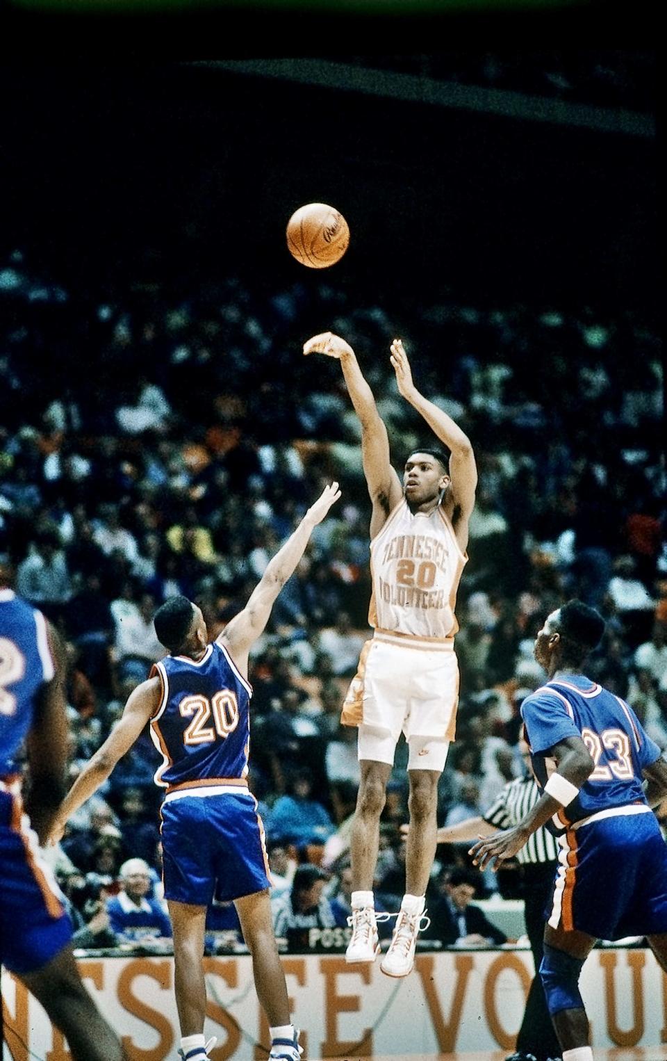 Allan Houston tops the list at 2,801 career points, second in the SEC behind Pete Maravich.