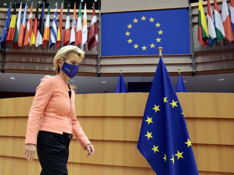 La presidenta de la Comisión Europea, Ursula von der Leyen, en una sesión plenaria del Parlamento Europeo en Bruselas, Bélgica, el 16 de septiembre de 2020