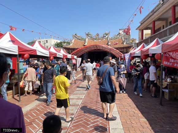 鹿港廟口商圈是小吃美食密集的街區，種類多元且各具特色，廟口商圈更以美食宴打響全國名號。（記者方一成攝）