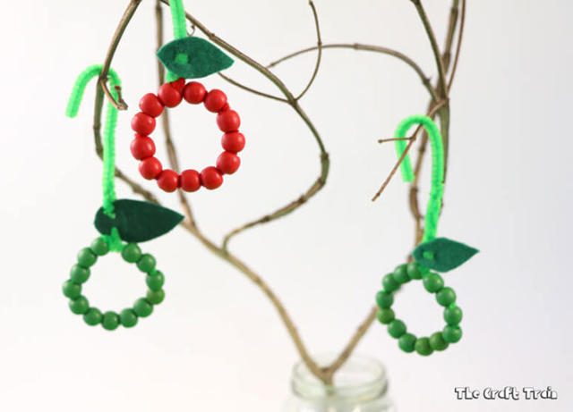 A Simple Pipe Cleaner Craft: Tic Tac Toe! - creative jewish mom