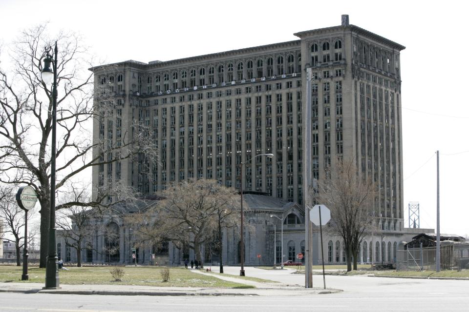 Chamberlain Glass & Metal, of St. Clair, will do the work replacing more than 1,000 broken windows at the old Michigan Central Station in Detroit.