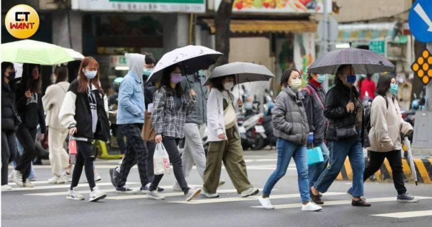 今天北部東半部轉雨，明天又有冷空氣接力報到，陪伴台灣民眾跨年。（示意圖／張文玠攝影）