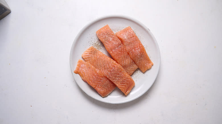 seasoned salmon on plate