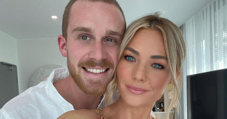 Home and Away star Sam Frost and Jordie Hansen take a selfie