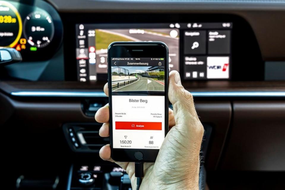 porsche-track-precision-app-apple-carplay