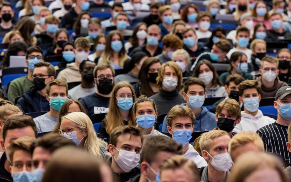 Students wear face masks at a university in Germany - Rolf Vennenbernd /DPA