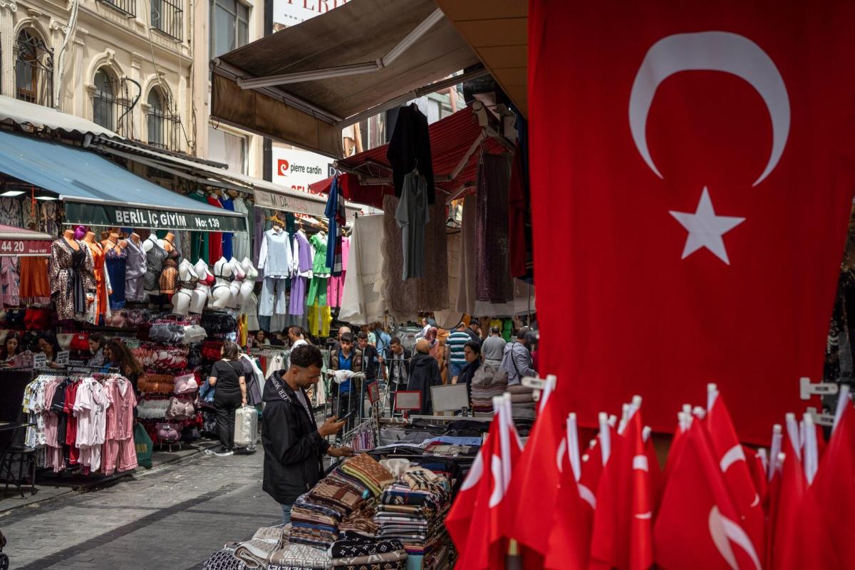 Türk Lirası savunması ikinci tur öncesi tüm hızıyla devam ediyor.