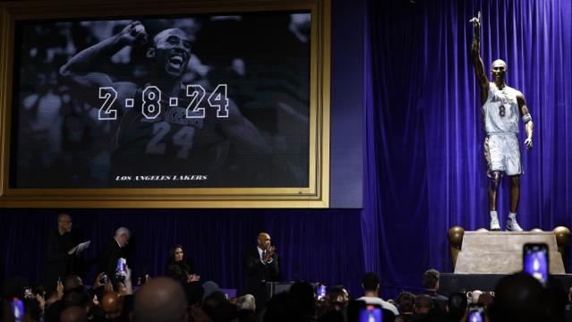 Kobe Bryant will reportedly have both of his numbers retired by the Lakers  - Yahoo Sports