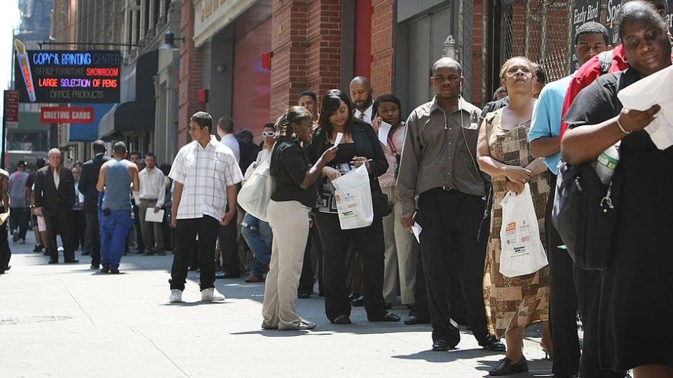 Fila de desempleados en Nueva York.