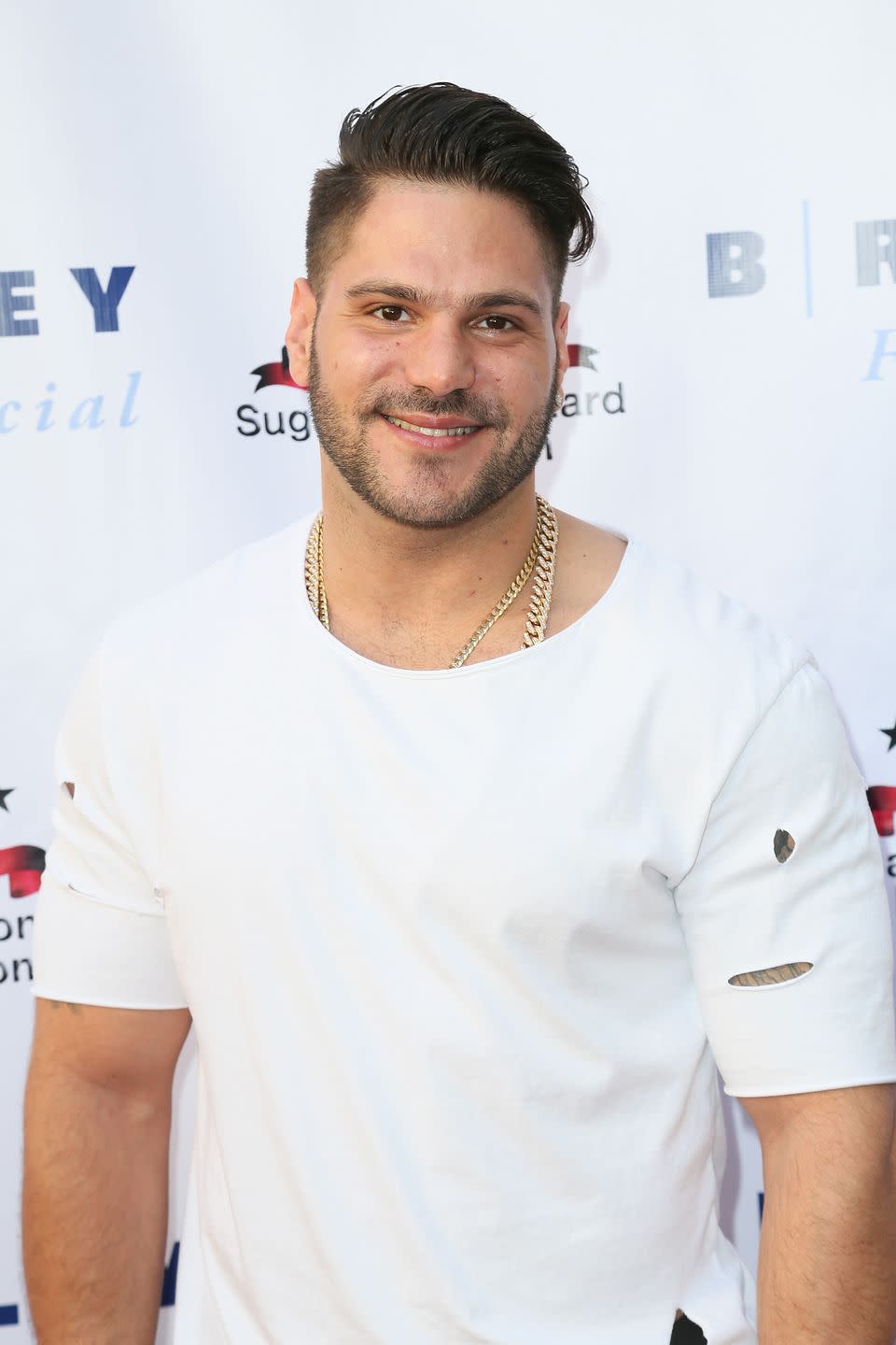 Hair, White, Face, Facial hair, Beard, Chin, Hairstyle, Arm, T-shirt, Neck, 