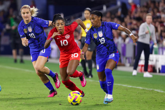 An 'authentic' Crystal Dunn won't hide her 'massive burden' as USWNT  fullback. And that's OK - Yahoo Sports