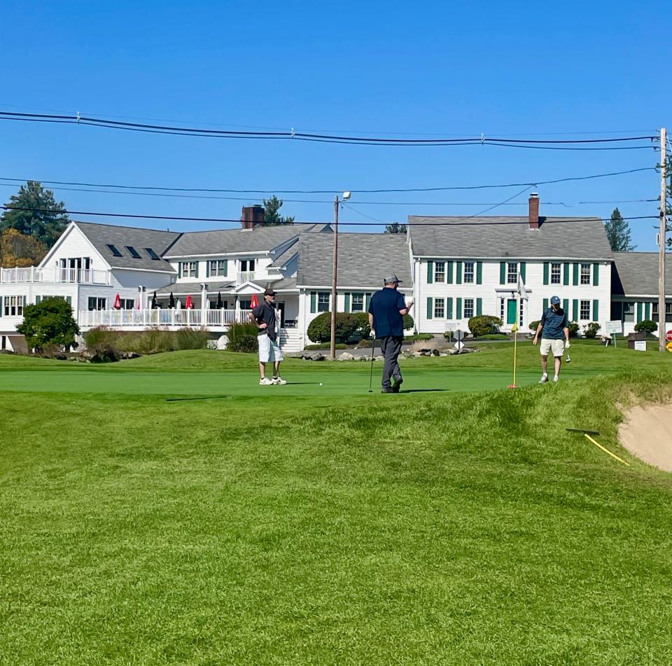 The ninth green at Juniper Hill’s Riverside Course with the clubhouse in the background.