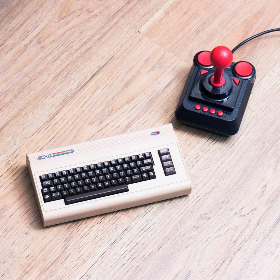 44) Commodore 64 Mini