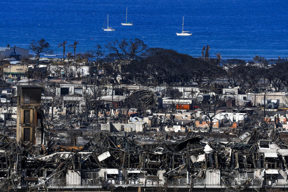 Lahaina, Maui, miércoles 16 de agosto de 2023: casas y negocios quedaron en ruinas después de que el devastador incendio forestal de la semana pasada arrasara la ciudad. (Foto de Robert Gauthier/Los Angeles Times vía Getty Images)