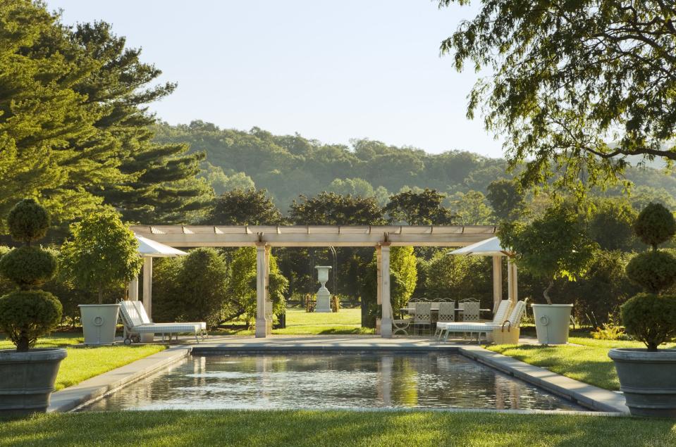 Transform Your Backyard into an Idyllic Oasis with These 25 Enchanting Pergola Ideas